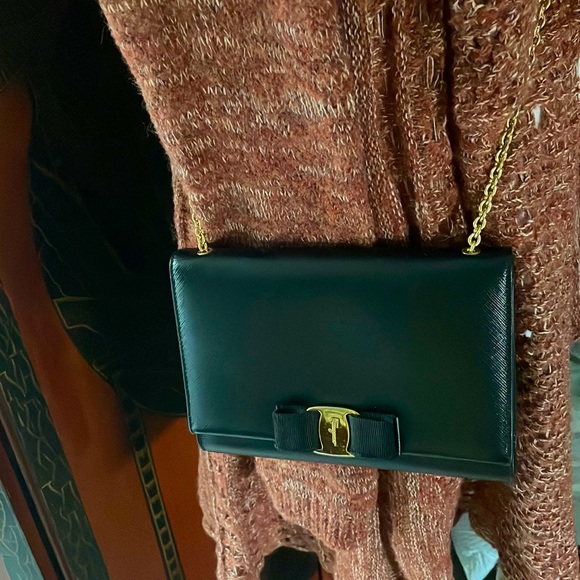 Salvatore Ferragamo Vara Mini bag lightly worn , new chain  black pebble leather - Picture 1 of 16